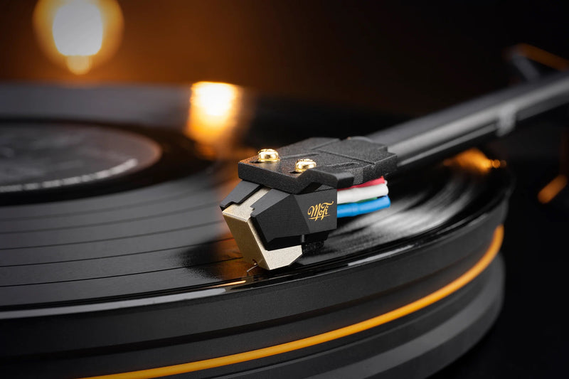 MoFi MasterDeck Turntable: A Masterpiece of Vinyl Playback, Crafted by a Legend